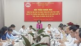 Đồng chí Trương Thị Mai phát biểu tại hội thảo