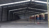 Một công trình nhà giữ xe khang trang được xây dựng tạm trên đất quy hoạch trồng cây xanh tại quận 7, TPHCM