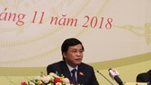 國會秘書長、國會辦公廳主任阮幸福主持新聞發佈會並答記者問。(圖源:曰河)