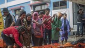 印尼巽他海峽海嘯造成的死亡人數已上升至429人。(圖源:AP)