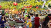 在春節期間,本市各超市、商業中心、便利商店已準備資金和簽訂合同儲備比平日增加2至3倍的貨量。(圖源:互聯網)