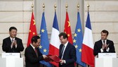 國家主席習近平(左)與法國總統馬克龍(右)共同見證中法雙方簽訂採購空中巴士協議,所涉總額約2730億港元。(圖源:AFP)