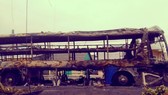 Xe khách cháy rụi trên QL 1A, nhiều hành khách hoảng hốt