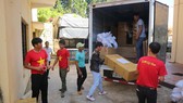 Trao tặng hoa, hạt giống cho các chiến sĩ Trường Sa