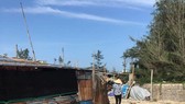 Hàng rào thép gai đã được gỡ bỏ