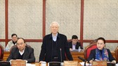 Party General Secretary and President Nguyen Phu Trong (standing) speaks at the meeting (Photo VNA)