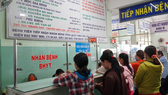 Bệnh nhân đăng ký khám chữa bệnh bảo hiểm y tế tại Bệnh viện Quận Bình Tân (TPHCM)