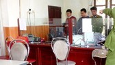 Táo tợn cầm dao và hơi cay lao vào ngân hàng cướp 200 triệu đồng