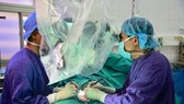 Các bác sĩ Trung tâm Nam học thực hiện ca vi phẫu nối dương vật cho nam bệnh nhân bị vợ cắt đứt