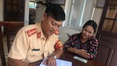 Khen thưởng người phụ nữ làm nghề thu nhặt ve chai nhặt được của rơi trả người mất