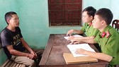 Phan Đình Thành khai báo sự việc tại cơ quan công an. Ảnh: Công an tỉnh Hà Tĩnh cung cấp
