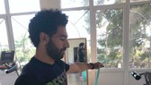 Mohamed Salah khoe tâm trạng khá tốt khi tập luyện.