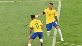 Neymar và Philippe Coutinho chắc chắn phải thận trong trước bất kỳ sự khiêu khích từ đối thủ. Ảnh: Getty Images