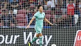 Mesut Oezil mừng bàn mở tỷ số. Ảnh: Getty Images
