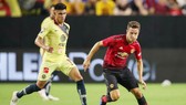 Ander Herrera (phải) đang chơi tốt lại đối mặt xui rủi chấn thương. Ảnh: Getty Images