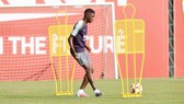 Dembele trở lại tập luyện cùng Barca sớm hơn dự kiến. Ảnh AS.