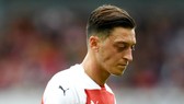 Mesut Oezil đang gây thất vọng, nhưng mất anh ở thời điểm này sẽ khiến Arsenal khó khăn. Ảnh: Getty Images