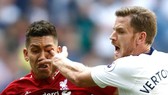 Hình ảnh về biến cố giữa Roberto Firmino và Jan Vertonghen. Ảnh: Getty Images