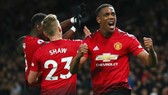 Anthony Martial và cầu thủ Man.United ăn mừng nỗ lực ngược dòng. Ảnh: Getty Images