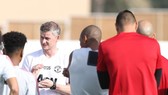 HLV Ole Gunnar Solskjaer tin sự chuẩn bị tốt có thể giúp Man.United thắng tại Totenham. Ảnh: Getty Images