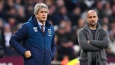HLV Manuel Pellegrini muốn giúp người kế nhiệm Pep Guardiola. Ảnh: Getty Images