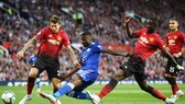 Các trung vệ Eric Bailly và đặc biệt Victor Lindelof (trái) đã xuất sắc trở lại dưới quyền HLV Ole Gunnar Solskjaer. Ảnh: Getty Images