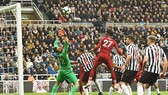 Pha lập công quý giá của Divock Origi giúp Liverpool nuôi giữ hy vọng thắng Premier League. Ảnh: Getty Images
