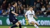 Daniel James (phải) đang gây ấn tương mạnh trong màu áo Swansea. Ảnh: Getty Images
