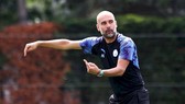 HLV Pep Guardiola sẵn sàng khởi động một hành trình chinh phục mới. Ảnh: Manchester City FC