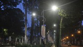 Đèn LED chiếu sáng tại Công viên Văn Lang Ảnh: CAO THĂNG