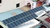 Pin mặt trời lắp đặt tại một gia đình để kinh doanh ăn uống, sử dụng trong sinh hoạt Ảnh: THÀNH TRÍ