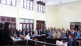 Các bị cáo tại phiên tòa xét xử sơ thẩm. Ảnh: TTXVN