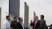 Tổng thống Mỹ Donald Trump vẫn rất quyết tâm để xây dựng bức tường biên giới với Mexico. Ảnh: AP