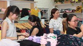 Bán hàng thời trang là một trong những công việc được nhiều bạn trẻ ưa thích