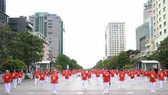Người dân tập dưỡng sinh tại Nhà văn hóa phường Tăng Nhơn Phú B