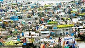 Một góc chợ nổi Cái Răng. Ảnh: DUY KHƯƠNG