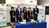 Đại diện lãnh đạo Bệnh viện Chợ Rẫy và Vinamilk ký kết hợp tác chiến lược giai đoạn 2019-2021