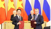 Tổng Bí thư Nguyễn Phú Trọng và Tổng thống Liên bang Nga Vladimir Putin chứng kiến lễ trao biên bản ghi nhớ hợp tác đầu tư giữa ông Đỗ Quang Hiển - Chủ tịch HĐQT SHB và ông Denis Ivanov - Chủ tịch HĐQT Ngân hàng IBEC