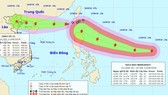 Siêu bão Mangkhut (phải) đang "đuổi theo" bão số 5 hướng vào Biển Đông. Ảnh: NCHMF