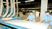 Sản xuất đồ gỗ tại một đơn vị Ảnh: THÀNH TRÍ