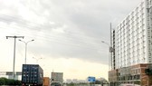 Xe cơ giới lưu thông đúng phần đường và giữ khoảng cách an toàn sẽ đảm bảo an toàn giao thông Ảnh: HUY ANH
