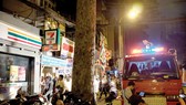 Lực lượng chức năng phong tỏa hiện trường để điều tra vụ việc