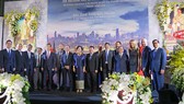 Các đại biểu chụp hình tại buổi lễ Quốc khánh Thái Lan. Nguồn: VOH