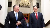 Phó Thủ tướng, Bộ trưởng Ngoại giao Phạm Bình Minh đón Ngoại trưởng Hoa Kỳ Michael Pompeo. Ảnh: VGP