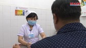Người dùng vật nhọn tấn công người đi đường không bị nhiễm HIV
