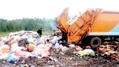 Vụ đổ lén chất thải ở Vĩnh Lộc B, Bình Chánh: Lấy mẫu phân định ngưỡng chất thải nguy hại