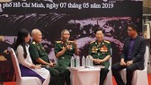 Giao lưu với các cựu chiến binh từng tham gia Chiến dịch Điện Biên Phủ. Ảnh: TTXVN