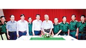 Đại tướng Lê Đức Anh, nguyên Bộ trưởng Bộ Quốc phòng, nguyên Chủ tịch nước CHXHCN Việt Nam trong một lần họp mặt với các đồng chí Đảng ủy Quân khu 9. Ảnh: THANH NGUYỄN