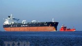 Tàu chở dầu bị tấn công gần eo biển Hormuz