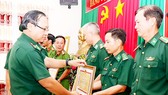 Thiếu tướng Nguyễn Hoài Phương tặng bằng khen cho 10 đơn vị có thành tích xuất sắc trong đấu tranh phòng chống ma túy